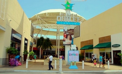 nike plazas outlet cancun