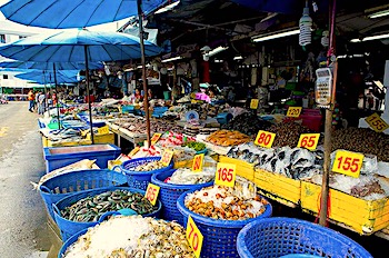 Lanpho Nakluea Market