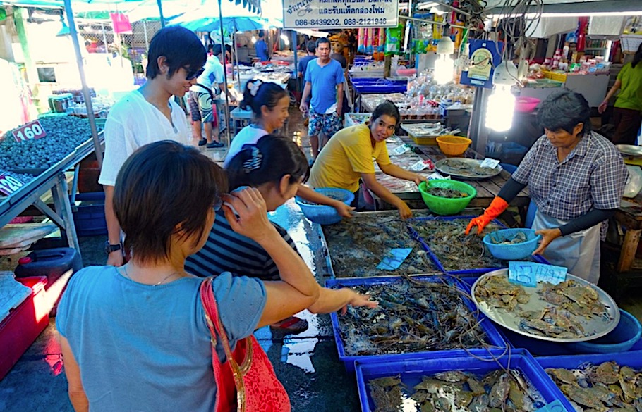 Lanpho Nakluea Market