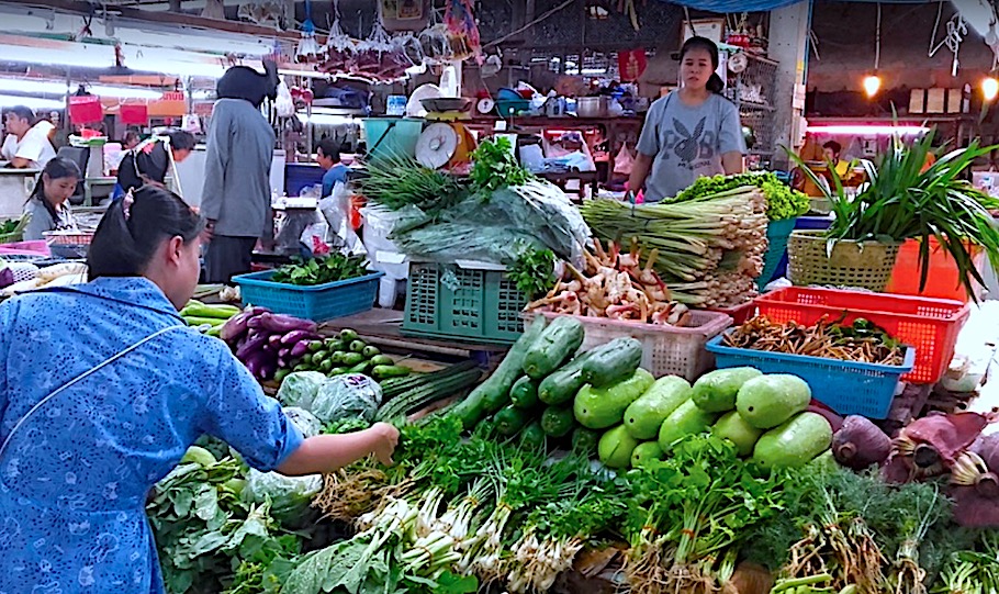 Wat Chai Mongkon Market