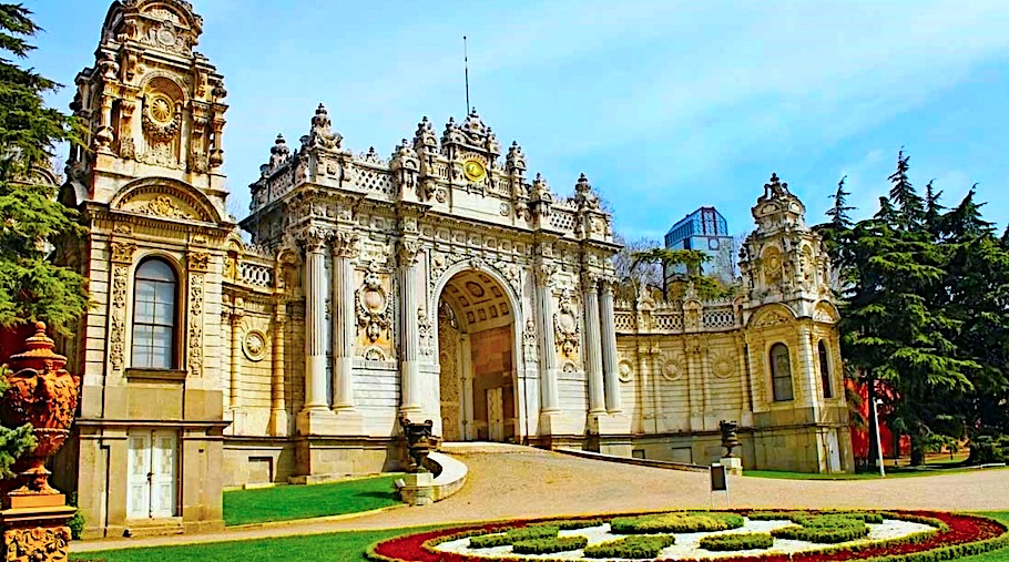  Dolmabahce Palace