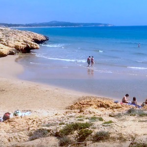  Пляж в бухте Капелланов (Platja dels Capellans)